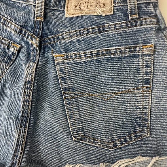 VINTAGE ROUTE 66 • RIPPED JEAN SHORTS • SIZE 2 - Picture 3 of 6